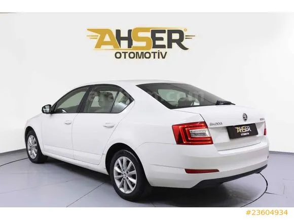 Skoda Octavia 1.6 TDI Elegance CR Image 1